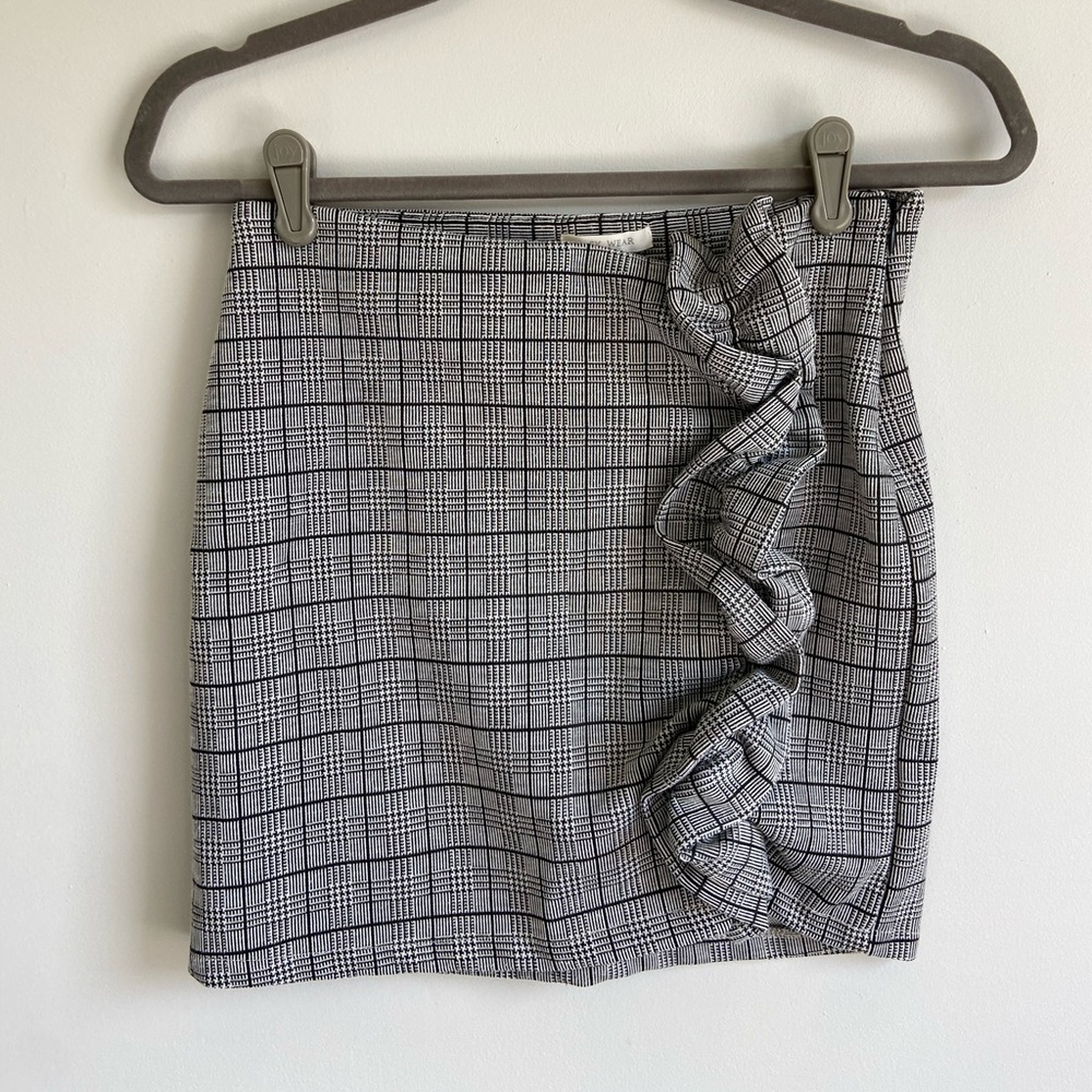 Gray ruffle skirt